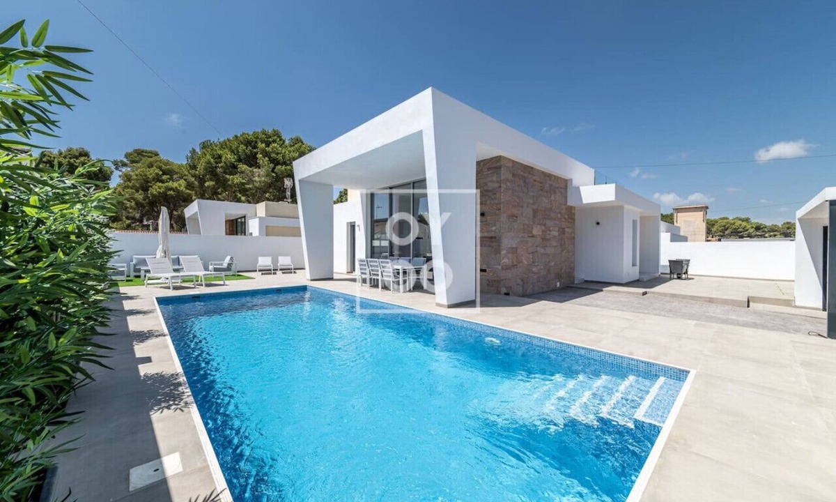 Los Balcones House | Villa Coral, chic coastal design, saltwater pool - by OYOOSTAYS