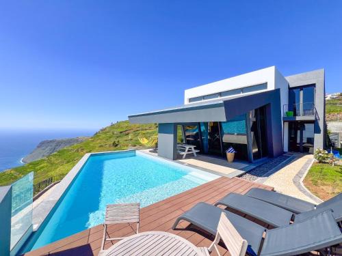 Faja da Ovelha Villa | Villa Leonor Cliffside Retreat