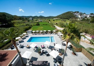 Apartment Ses Veles 1 dormitorio close to the Beach with Sea View, Pool, Wi-Fi & Garden in Santa Eulalia