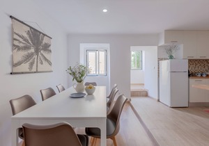 Bright, Spacious w/Orange Tree Patio,by TimeCooler in Lisbon
