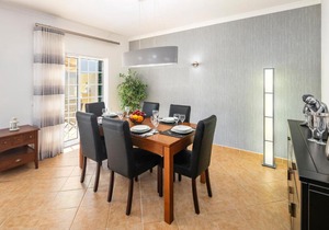 V4 Villa Pera 4 quartos com piscina privada in Pêra