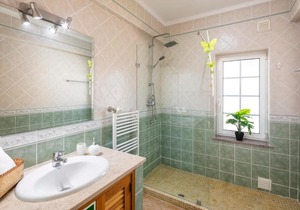 V4 Villa Pera 4 quartos com piscina privada in Pêra