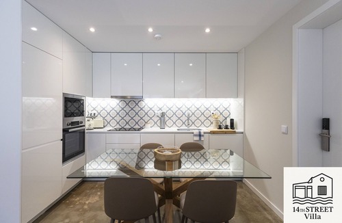 Espinho House | 14 St Villa - Espinho, Ocean here and Porto city just there.