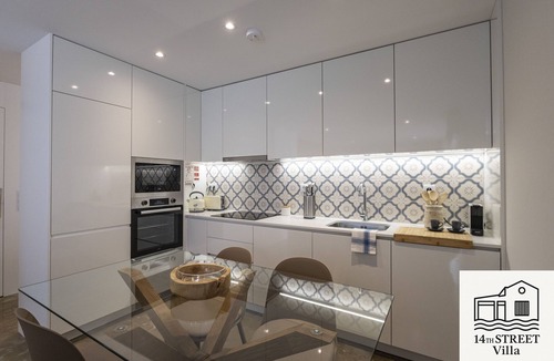 Espinho House | 14 St Villa - Espinho, Ocean here and Porto city just there.