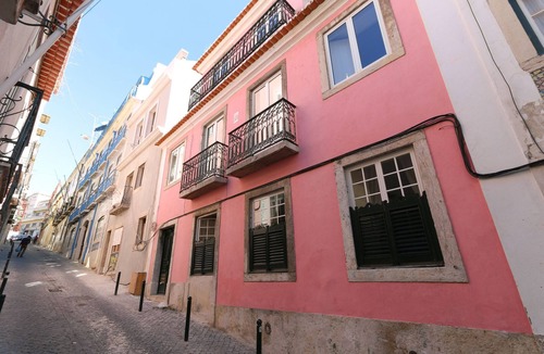 Pena Apartment | 2 bedroom apartment near Avenida da Liberdade, XVIII century building