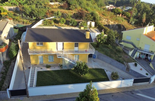 Santa Maria da Feira House | 2 bedroom house with modern furniture1 suite with toillet, terrace/25 km Porto