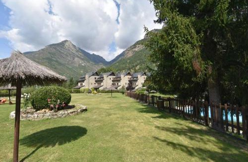Linsoles Apartment | Acogedor apartamento de montaña con jardín y piscina - VU-HUESCA-23-182
