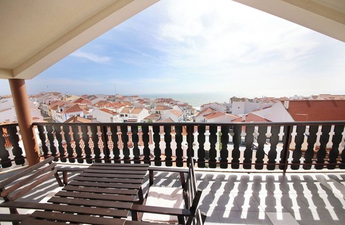 Ericeira Apartment | Alto da Pirica 2: Top floor apartment in the center, terrace, sea view & barbecue