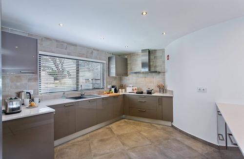 Quarteira Villa | Amazing light and spacious 4 bed villa with private heated salt water pool
