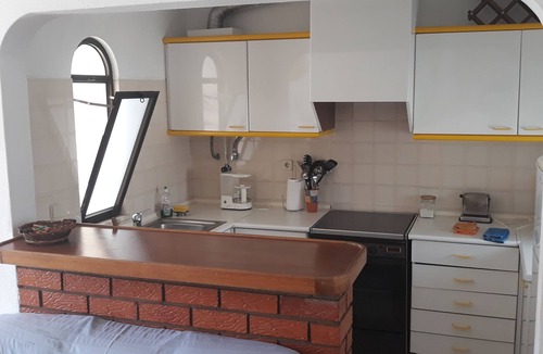Montes de Alvor Apartment | Apartment 5 minutes from the beach,pool, AC, free parking,400m from the airfield