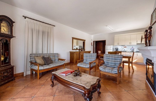 Funchal Apartment | Apartment 'Casa Atlântico nº1' close to the Sea with Shared Pool & Wi-Fi