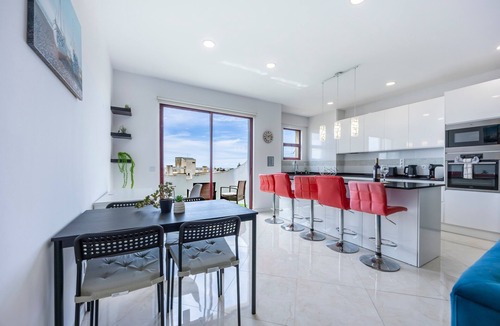 Santa Eulalia Apartment | Apartment 'Prime Suite - Albufeira, Algarve' with Sea View, Wi-Fi and Air Conditioning