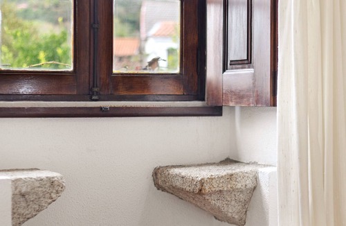 Soajo Apartment | Apartment 'Quarto Familiar - Casa Do Adro' with Mountain View, Wi-Fi and Air Conditioning