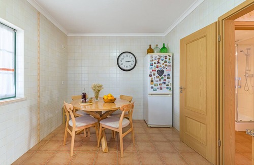 Longueira Apartment | Apartment 'Refúgio da Longueira' with Private Terrace, Balcony and Wi-Fi