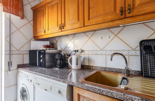 Setubal Apartment | Apartment 'Setúbal Dreams' with Sea View, Private Garden and Wi-Fi