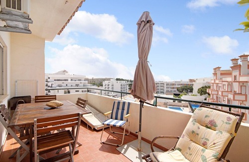 Olhos D'Agua Apartment | Apartment 'T3 Duplex Albufeira' near the Beach with Sea View, Private Terrace and Wi-Fi