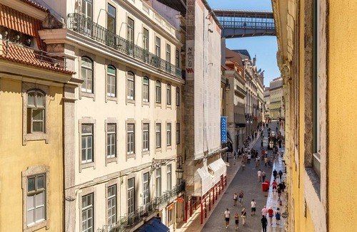 Sacramento Apartment | Authentic Central Lisbon Gem with Unique Design