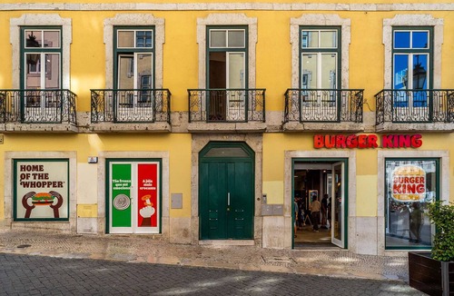 Sacramento Apartment | Authentic Central Lisbon Gem with Unique Design