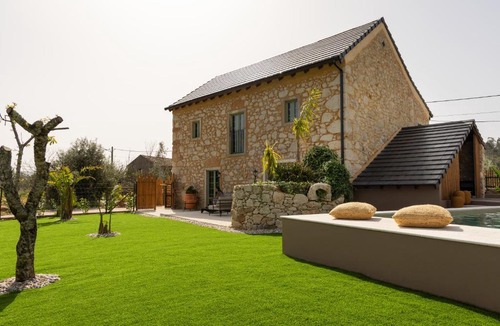 Pombal Villa | BaguHouse