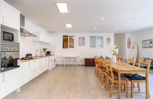 Costa de Caparica House | Beautiful 6 bedroom villa just 200 meters from costa caparica beach.
