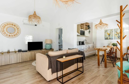 Sao Martinho Villa | Beautiful apartment in villa for 2 people with pool, WIFI, TV and terrace