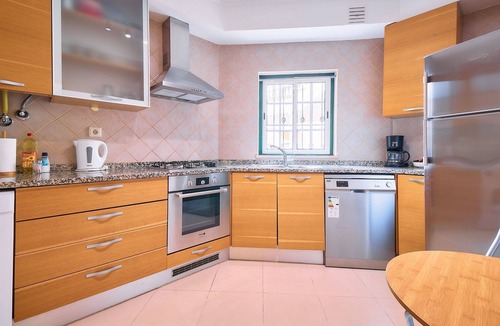Alporchinhos Apartment | Beautiful apartment in a quiet location with sea views