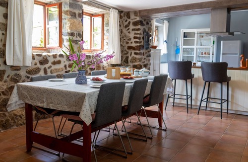 Portela Apartment | Beautiful spacious farmhouse apartment, with private pool, terrace, BBQ, Netflix