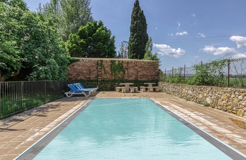 Serra de Daro Apartment | Bed and Breakfast 'Sant Iscle' with Shared Pool, Wi-Fi and Air Conditioning