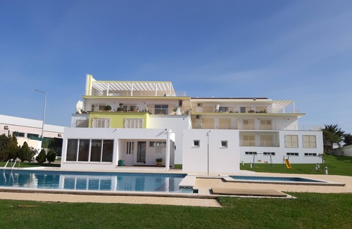 Almoinha Apartment | Bel Appartement Avec une Superbe Terrasse Donnant une vue Imprenable sur L'océan