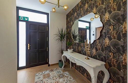 Villena Apartment | Black Lion