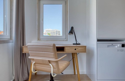 Santa Isabel Apartment | Blueground | Rato, fully equipped