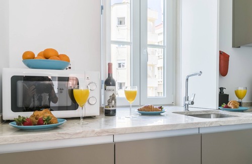 Penha de Franca Condo | Bright and comfortable duplex apartment in a quiet and typical Lisbon neighborhood.