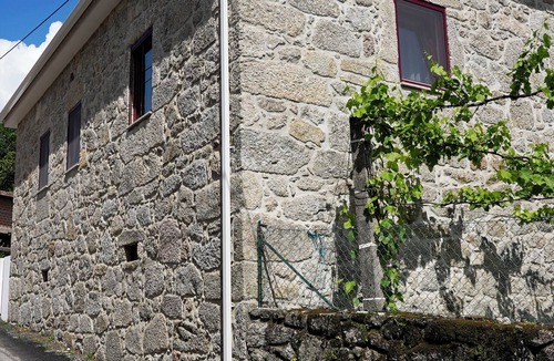 Pico Villa | Casa de Sobrado Countryside House with saltwater pool, garden, and barbecue.