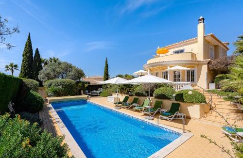 Estombar Villa | Casa Mandalin