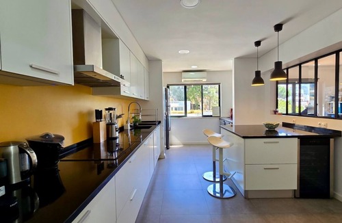Santiago Villa | Casa Mar by Sesimbra Sun Sea on ocean, beach, historic center.