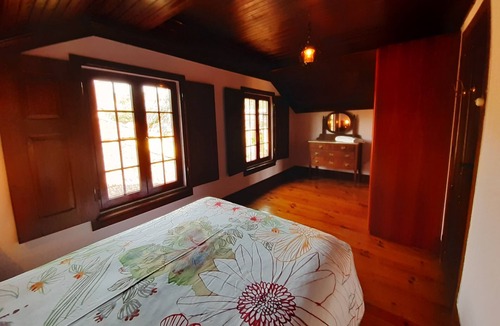 Tabua House | Casa num Jardim com Piscina no Lindo Centro Verde Perto do rio Alvo Comas Praias