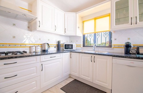 Caramujeira Villa | Casa Ryder Short walk from Marinha beach!