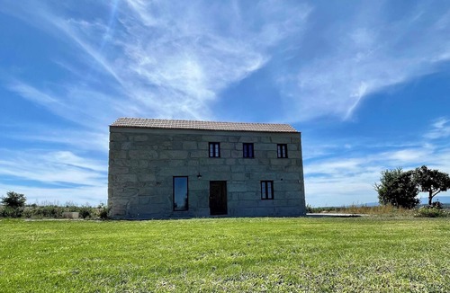 Travancinha House | Charming 3-bedroom farmhouse with AC and WiFi in Serra da Estrela,