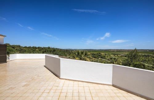Poco Barreto Villa | Charming Algarve Villa Villa Quinta Luz 9 Bedrooms Large Pool & Snooker