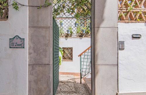 Beiro Apartment | Charming apartment with terrace in Albaicín, Granada, perfect for 2 people