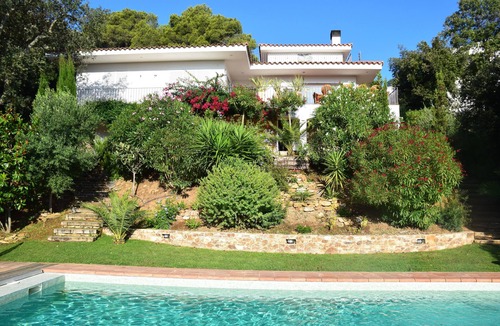 Sa Riera Villa | Charming villa, beautiful sea view, private pool and beach 5 minutes away on foot