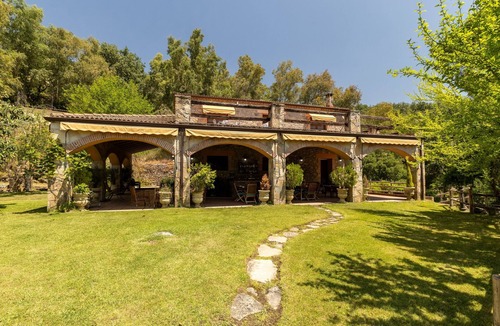 Candeleda Villa | Country House 'Finca La Lobera' with Pool, Mountain Views, Wi-Fi & A/C