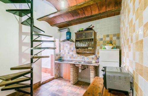 Spain House | Enjoy a sunny vacation in this Andalusian vacation home in El Centenillo.