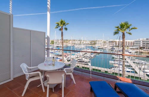 Meia Praia Apartment | Excellent Duplex Apartment on the first line of the Lagos Marina