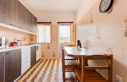 Lanhelas Apartment | Fully equipped vacation apartment in town center