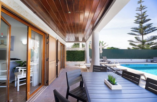 Olhos D'Agua Apartment | Giddah Violet Apartment, Pool, Wifi, AC