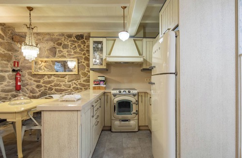 Corcubion House | Holiday Home 'Casa De Carmen' with Private Terrace, Wi-Fi and Air Conditioning