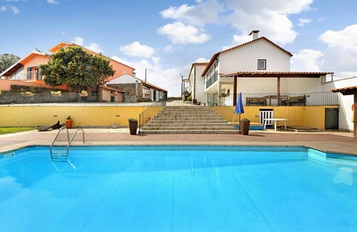 Rates House | Holiday Home 'Casa De Barqueiros' with Private Pool, Private Terrace and Wi-Fi