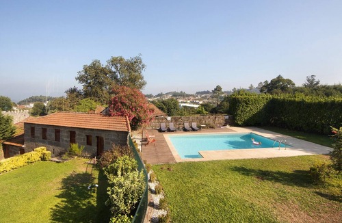 Travanca House | Holiday Home 'Casa Do Mirante' with Private Pool, Private Garden and Wi-Fi