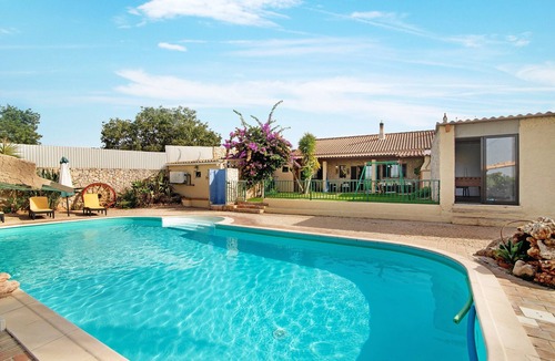 Silves House | Holiday Home 'Casa Rústica' with Pool and Wi-Fi